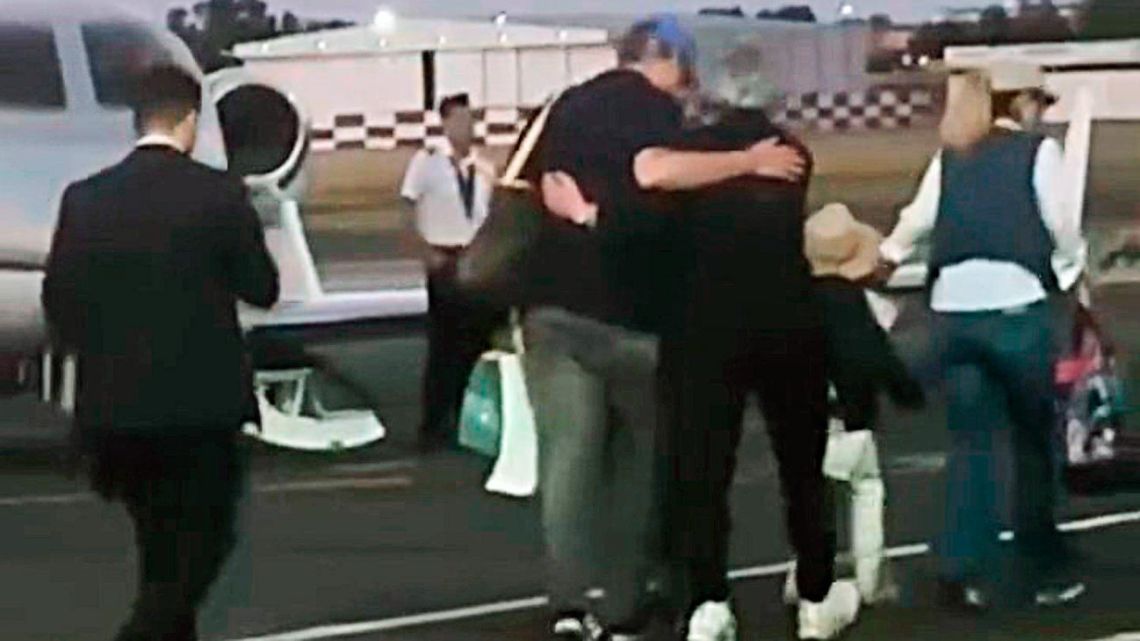 Justicia exige pruebas por el viaje de Adorni a Punta del Este y complica su situación