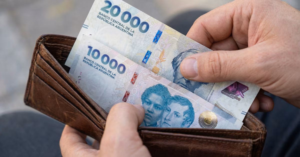 Salarios registrados suben 2% en enero de 2026 y vuelven a quedar por debajo del IPC; qué pasó con los no registrados