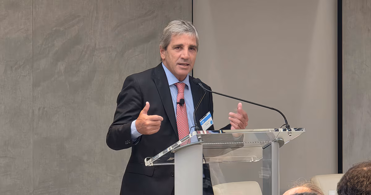 Caputo evitó críticas a empresarios y subrayó la estabilidad en Argentina Week: el mayor riesgo es perder inversiones