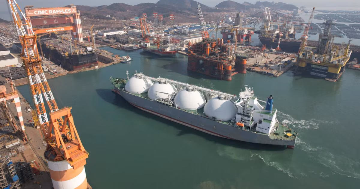 Superávit energético amortigua la crisis, pero el invierno obligará a importar hasta 20 barcos de GNL