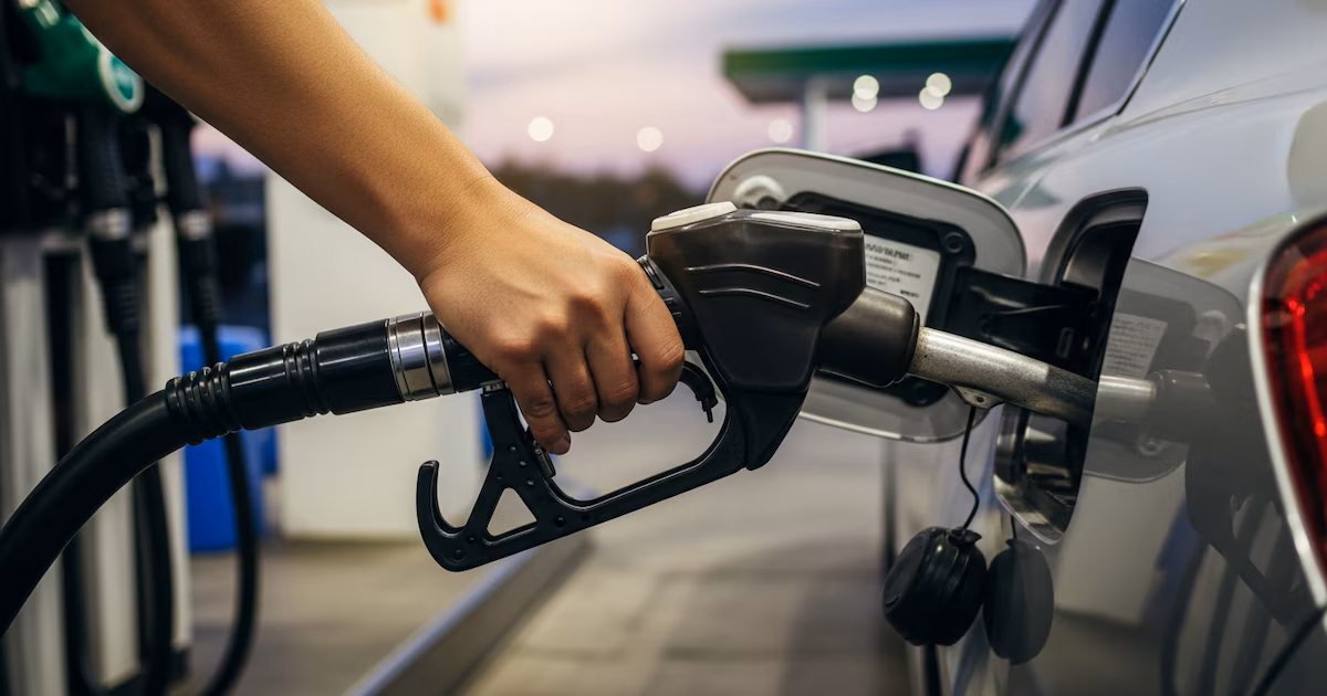 Con el petróleo arriba de 100 dólares, prevén nuevos aumentos en combustibles y restituirán el reporte con 72 horas