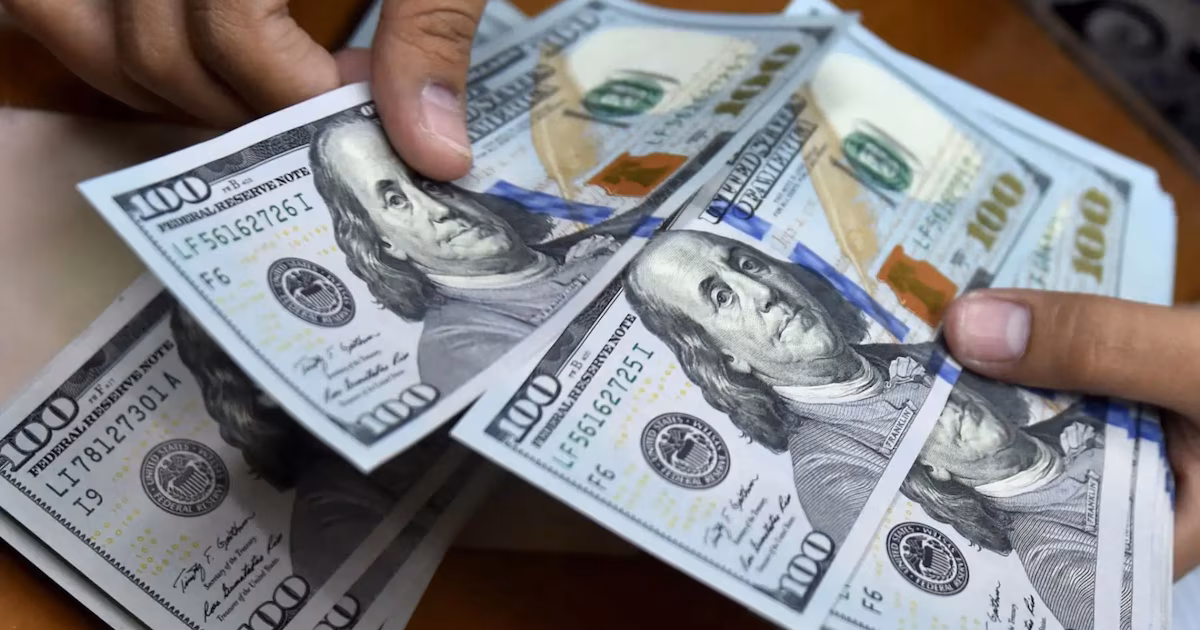 A cuánto llegará el dólar en abril de 2026: REM registra leve suba y qué esperan consultoras para diciembre
