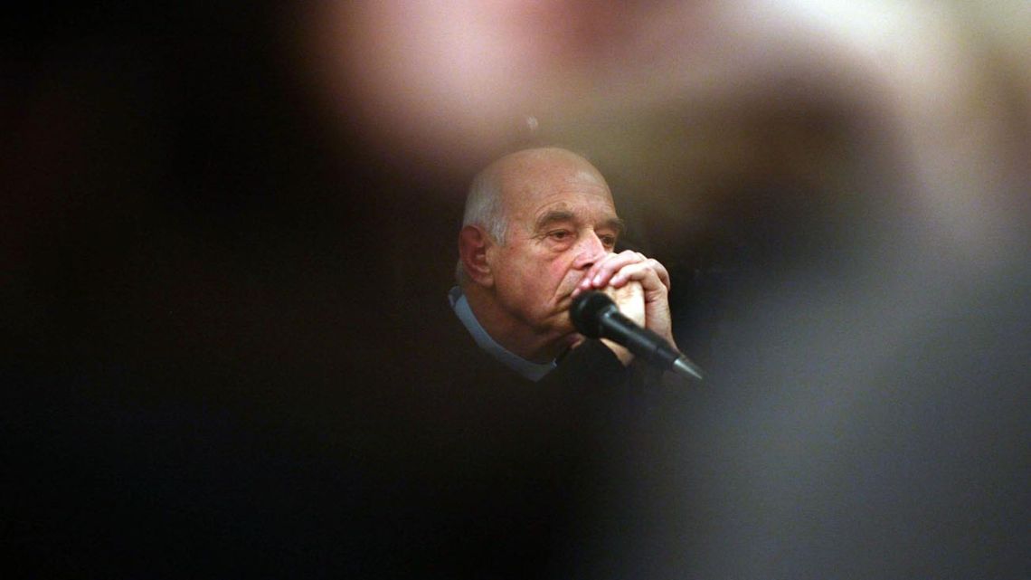 Christian von Wernich: el siniestro cura que “confesaba” a los detenidos de la dictadura