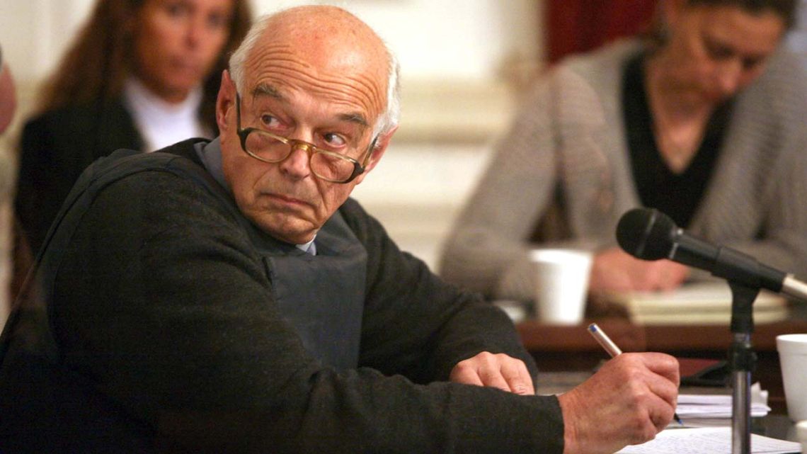 Bragado blinda la memoria: expediente que expulsó a Von Wernich fue declarado patrimonio histórico