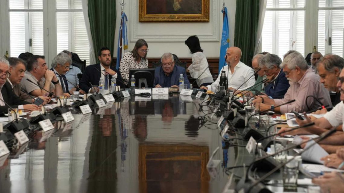 UBA exige al Gobierno aplicar la Ley de Financiamiento Universitario para garantizar el inicio de clases