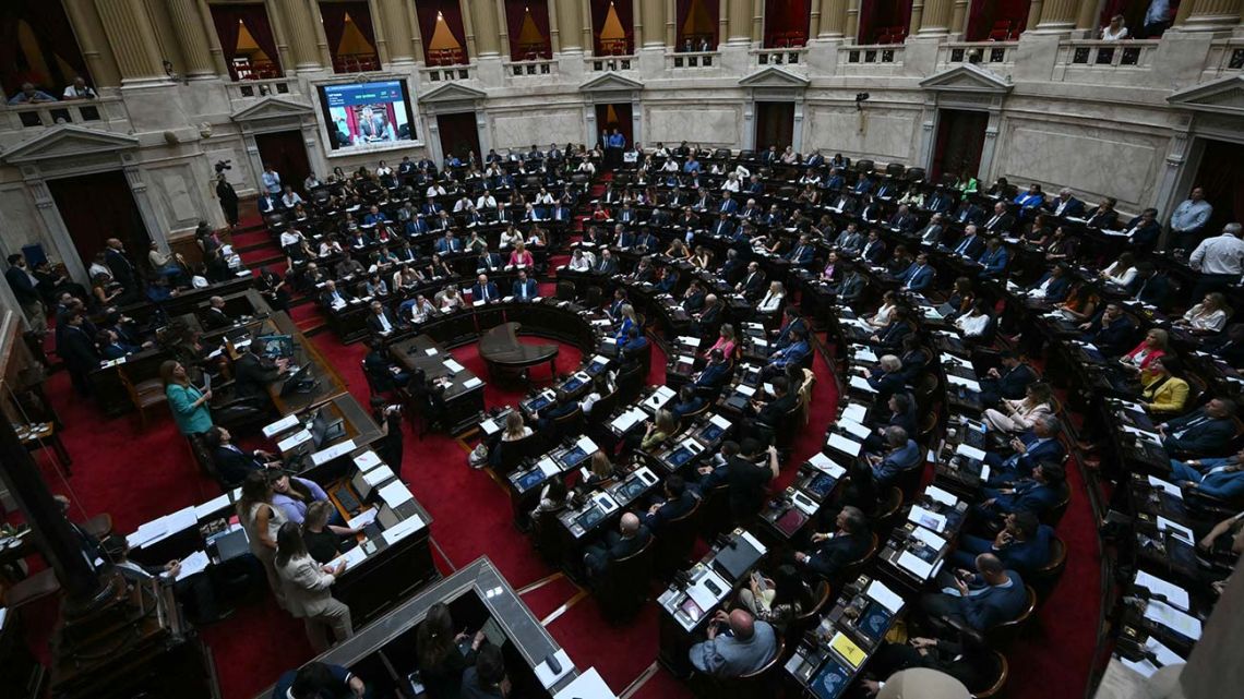 El Gobierno planea eliminar las PASO para complicar al peronismo rumbo a 2027