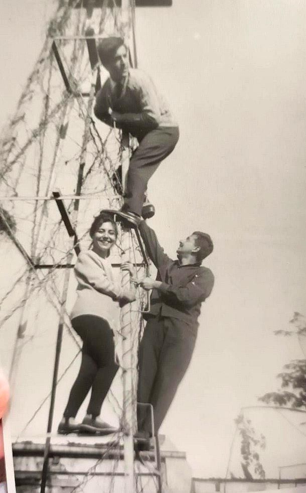 La historia también se encuentra revolviendo viejos placares