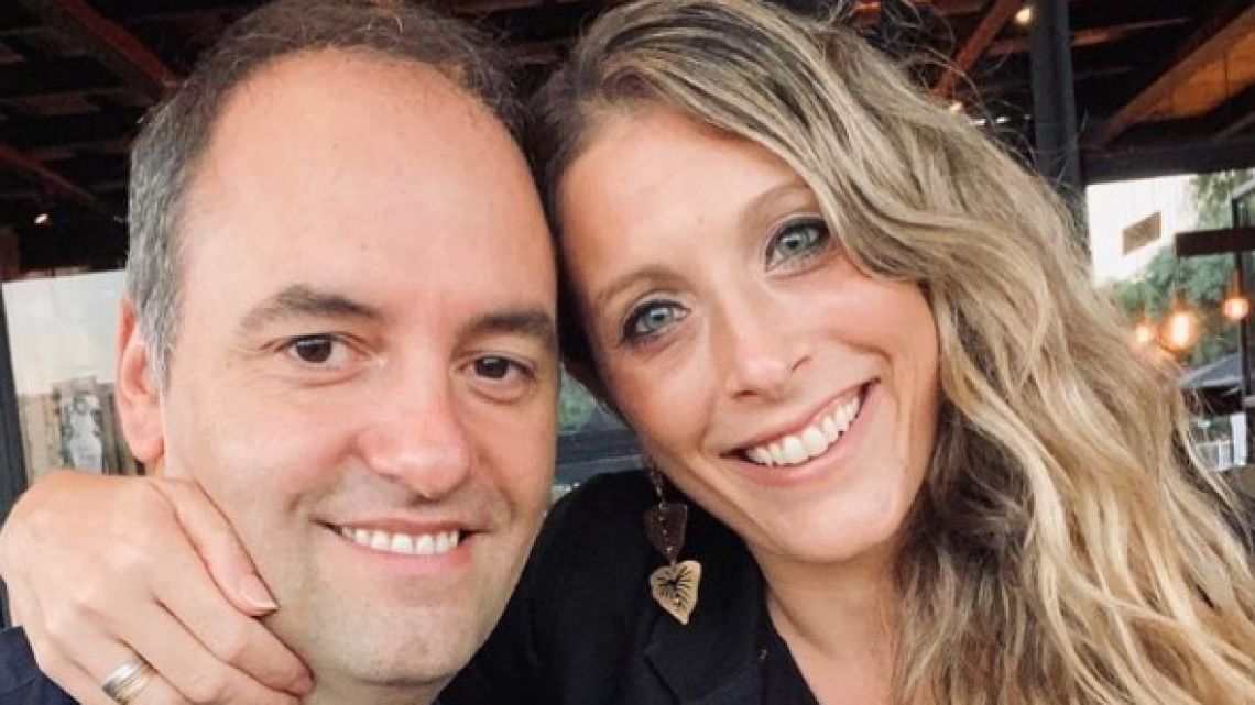 Adorni viajó en febrero a Punta del Este en jet privado con su familia y un periodista de TV Pública