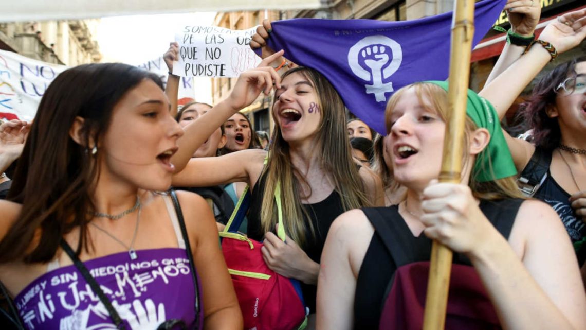Miles marcharon en el 9M: del Congreso a Plaza de Mayo, protesta masiva con consignas políticas