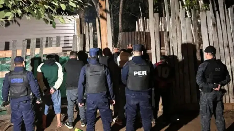 Detienen a un hombre que tenía un kilo de cocaína y un arma robada de la Policía