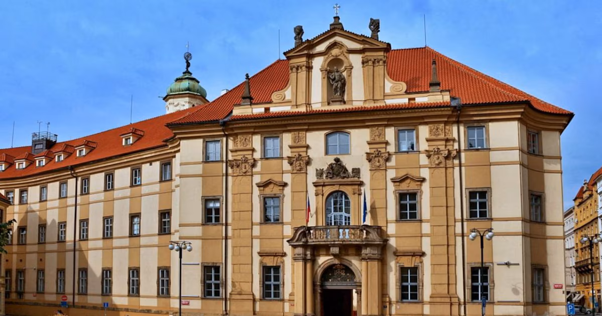 Universidad Carolina, la joya medieval que sigue latiendo desde el siglo XIV