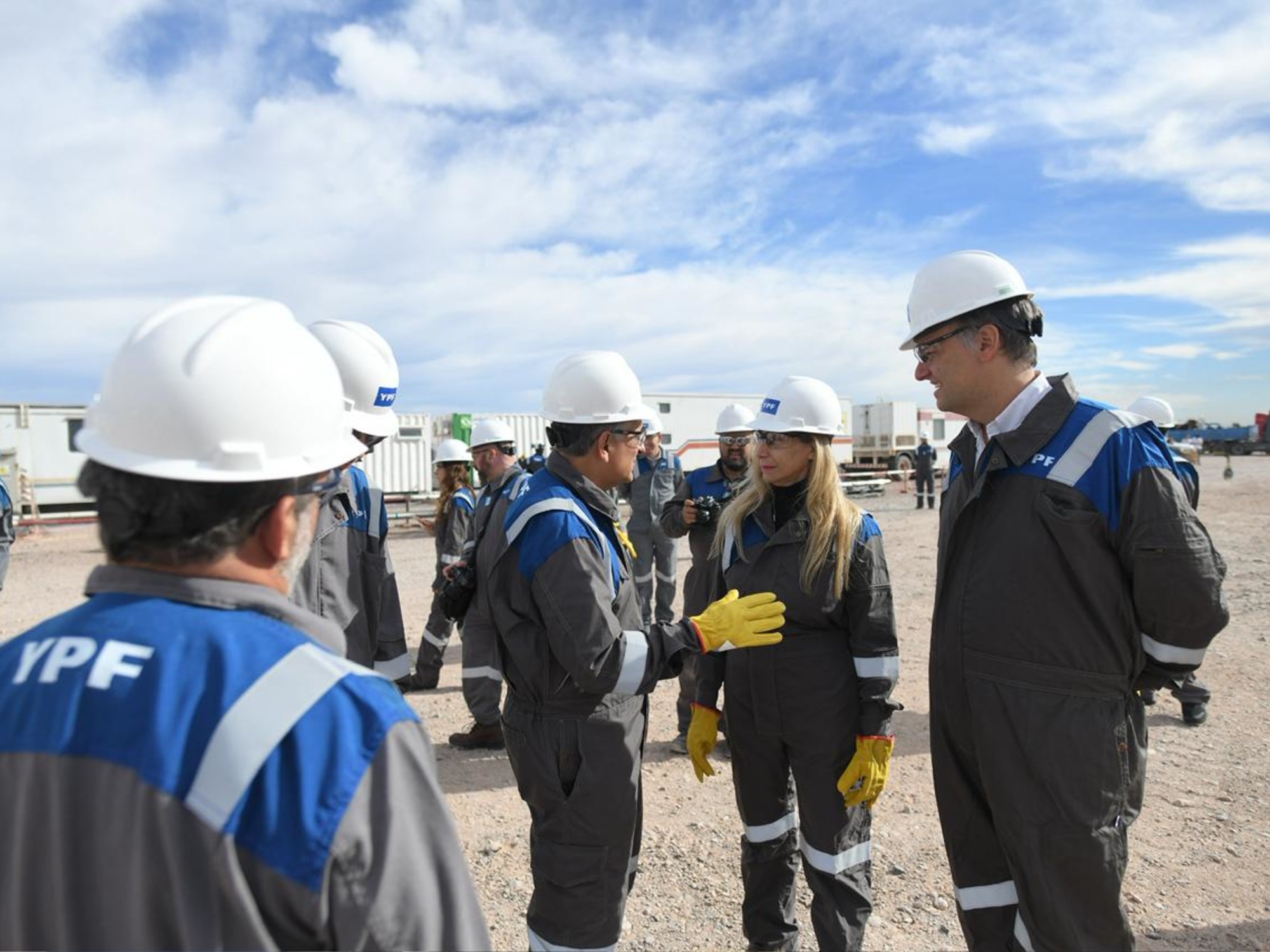 Karina Milei insiste con el operativo para blindar a Manuel Adorni, reúne a la mesa política y la interna de LLA se traslada a las redes