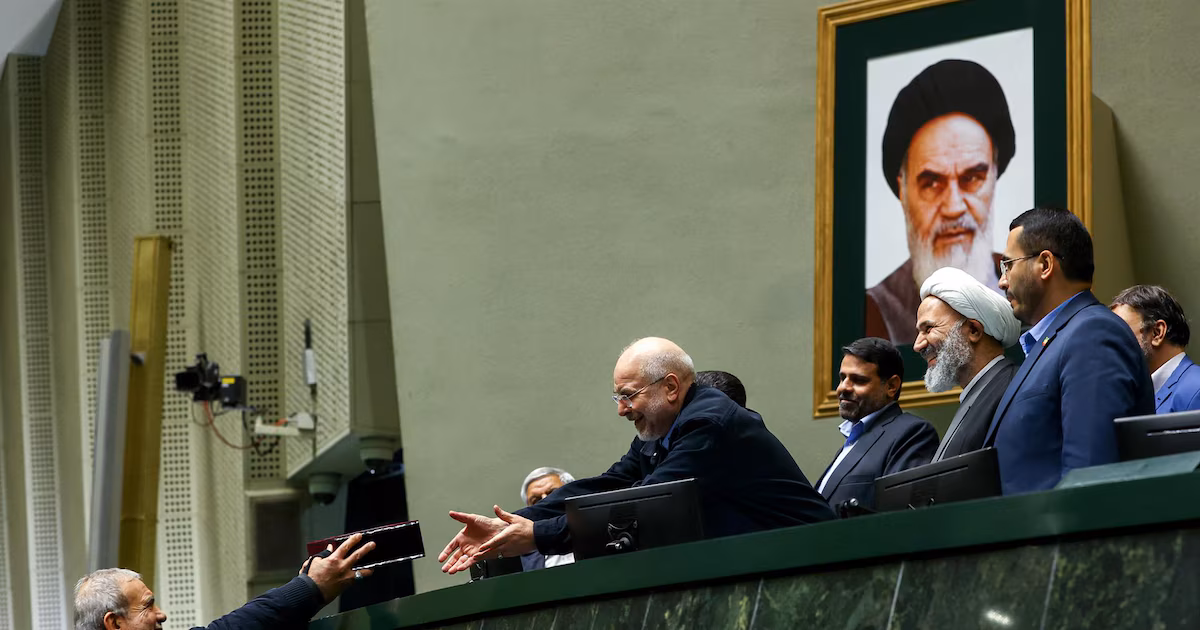 La lucha de facciones internas en Irán traba el acuerdo con EEUU: el parlamento se divide en intransigentes y negociadores