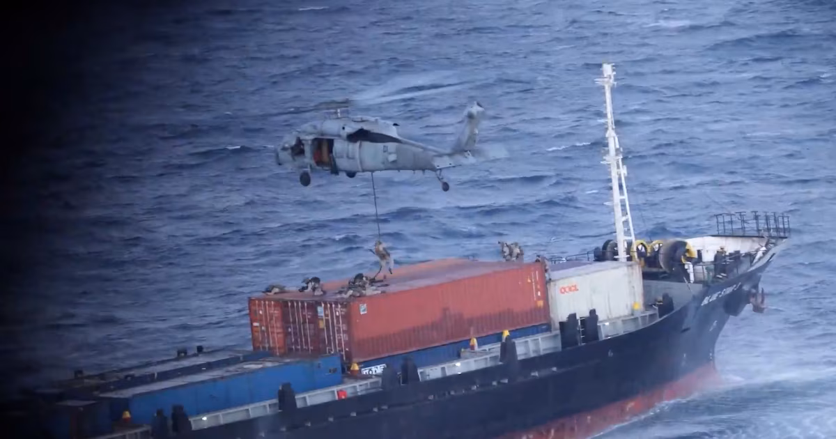 Tensión en Medio Oriente: fuerzas estadounidenses abordaron un buque sospechoso de dirigirse a un puerto iraní