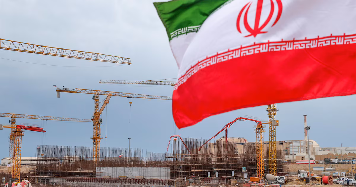 Rusia evacuó a 108 de sus trabajadores de la central nuclear de Bushehr en Irán ante la escalada de tensiones