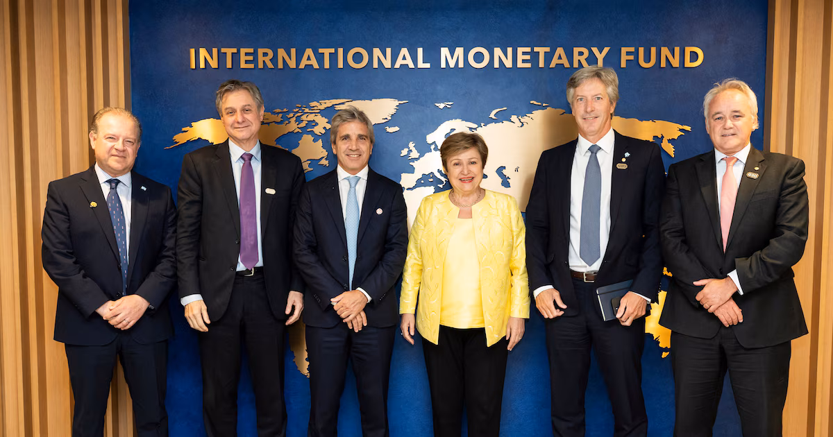 Caputo se reunió con la titular del FMI, Kristalina Georgieva, tras el anuncio del acuerdo y el nuevo esquema para pagar la deuda