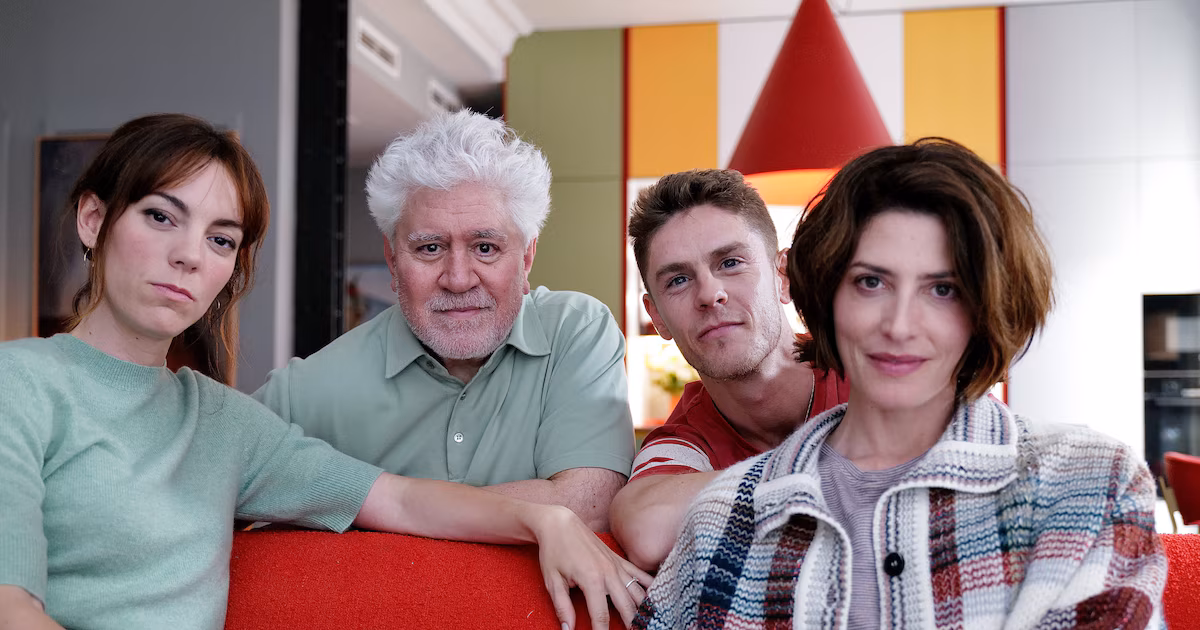 Pedro Almodóvar apuesta por la fusión de arquitectura, arte y cine en ‘Amarga Navidad’