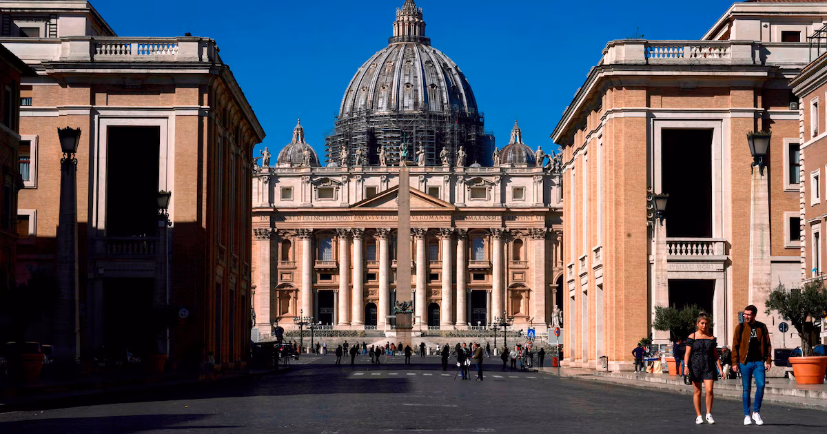 Los fiscales del Vaticano insisten en restringir acceso a pruebas clave en el juicio por inversiones