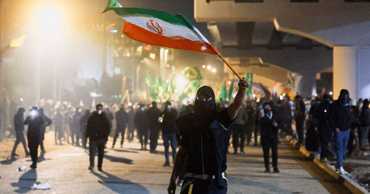 Una milicia proiraní en Irak amenazó con reanudar sus ataques con “armamento más avanzado” contra objetivos de Estados Unidos