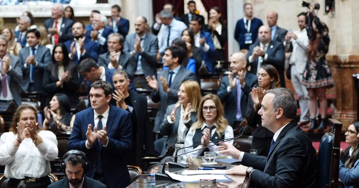 Un aprobado para Manuel Adorni y sorpresa por el papel de la oposición: la opinión del Gobierno sobre la sesión en el CongresoEn diferentes filas del oficialismo reconocieron que el informe de gestión se dio con una serenidad mayor a la esperada. El ministro coordinador completó toda la jornada sin retirarse de manera intempestiva. Las lecturas al interior de la Casa Rosada sobre si es el puntapié de una recuperación o la estabilidad de algo precario