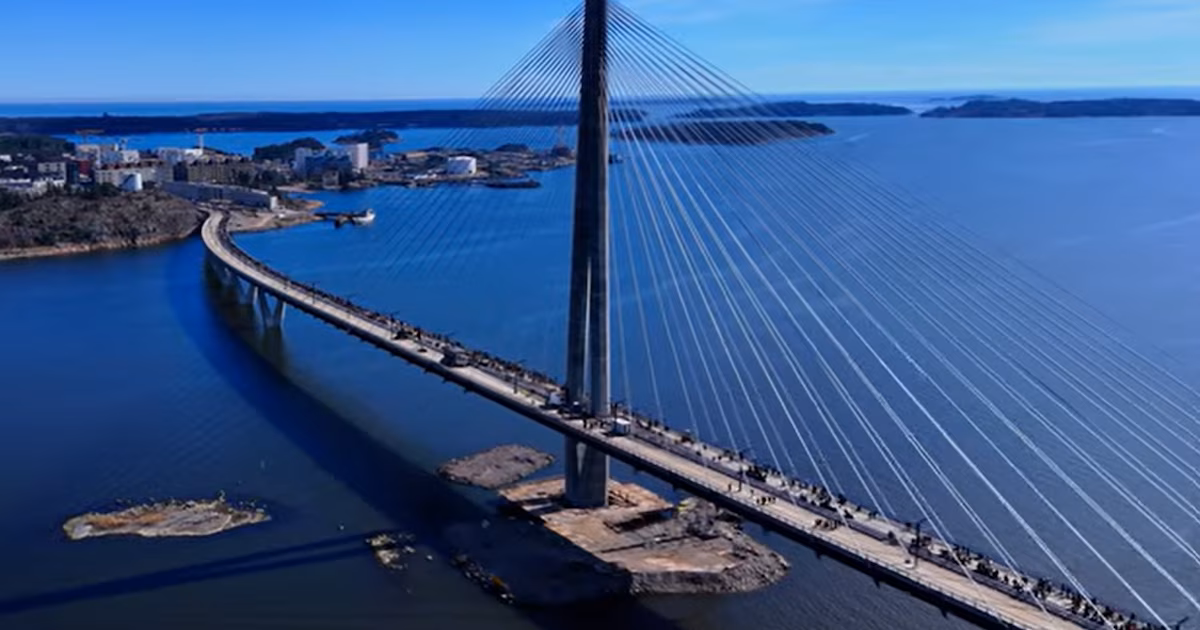 Inauguraron en Helsinki uno de los puentes urbanos peatonales más largos del mundo