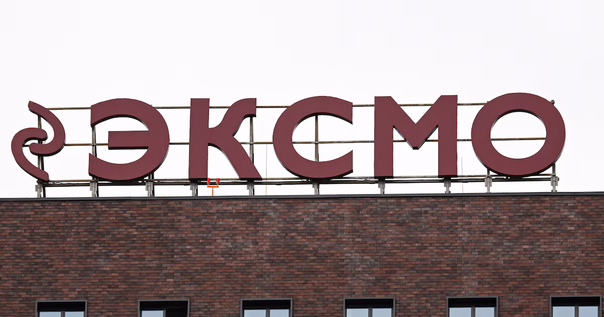 La policía rusa registró la mayor editorial del país y detuvo a su director por “propaganda LGTBI”