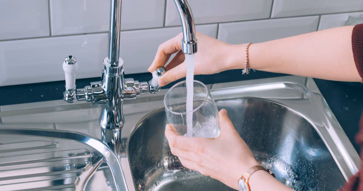 Más de 25 millones de argentinos no acceden a al menos uno de los tres servicios de red básicos