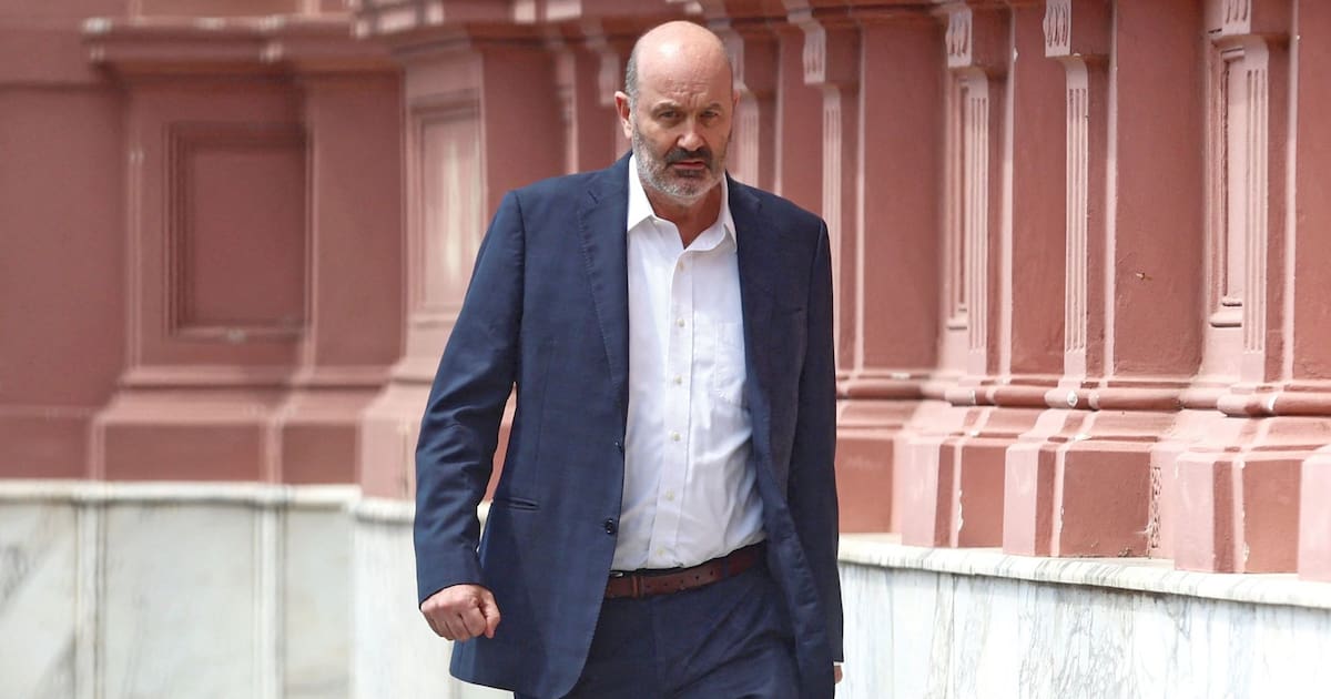 Decreto en pausa y pelea: la desregulación que abre una interna para Sturzenegger