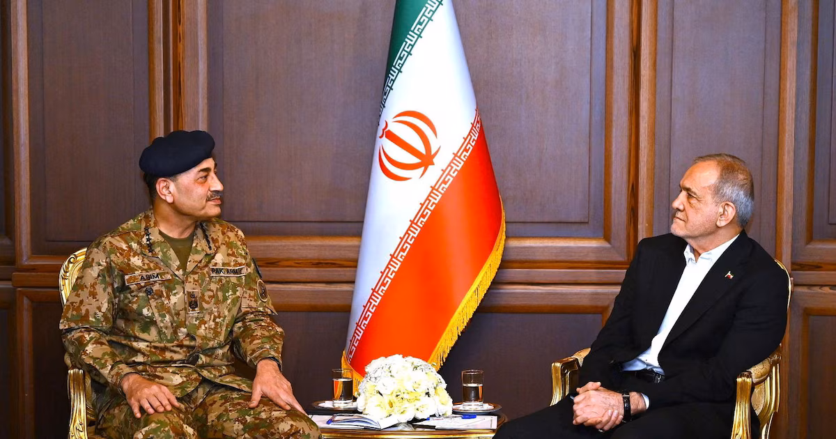 El régimen de Irán dijo estar revisando nuevas propuestas de EEUU pero advirtió que “no cederá”