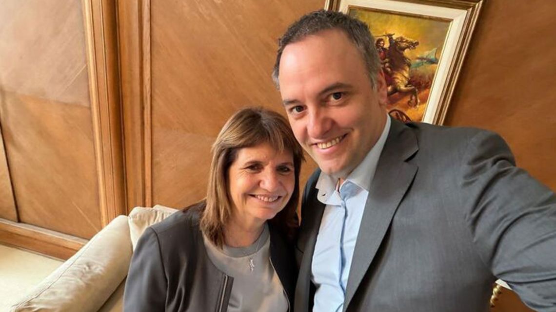 Bullrich reafirma apoyo al jefe de Gabinete tras asegurar que “Adorni está muy afectado”