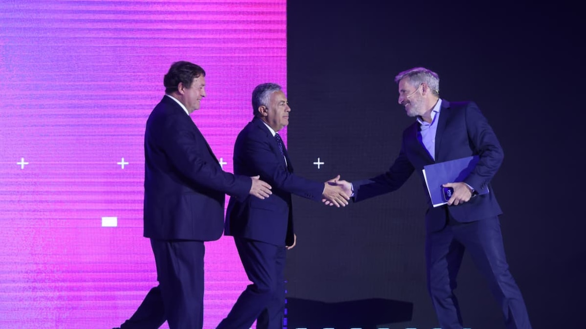 Alineados. Tres gobernadores elogiaron el rumbo económico, pero pidieron cambios impositivos y obras públicas