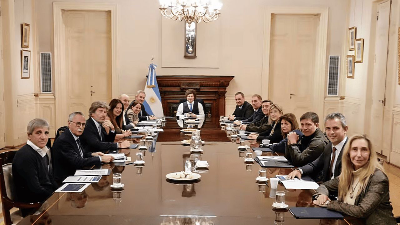 Salariazo oficial: sueldos de ministros y secretarios aumentaron 123% y generan debate político