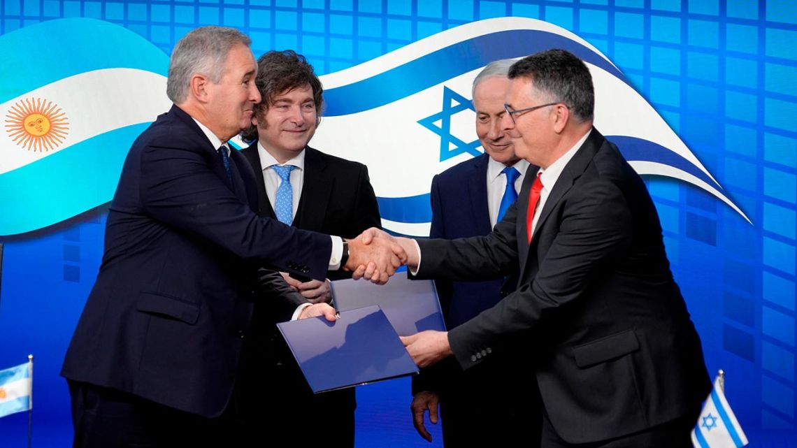 Milei firmó tres memorandos con Israel y avaló la guerra; tensión interna y repercusiones internacionales