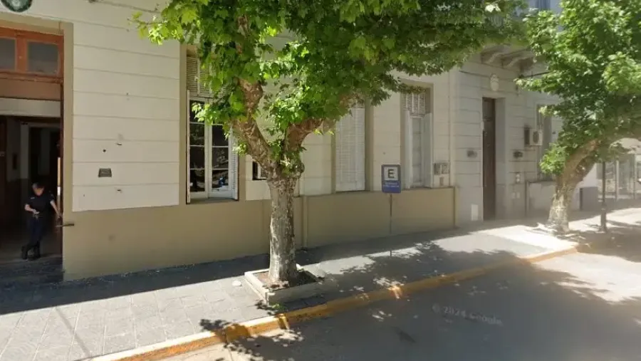 Se profugó un acusado de estafas tras recibir prisión domiciliaria en Victoria