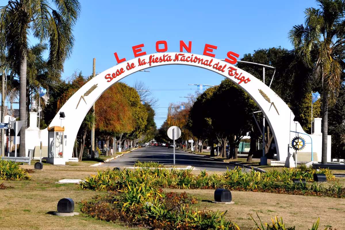 “Aduana interna”: un intendente les cobra $45.000 a los camiones que llegan al pueblo y se desató una polémica