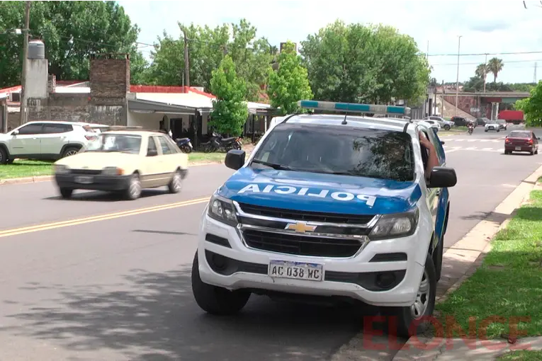 Aprehendieron a un joven armado que intentó fugarse e ingresar a una vivienda