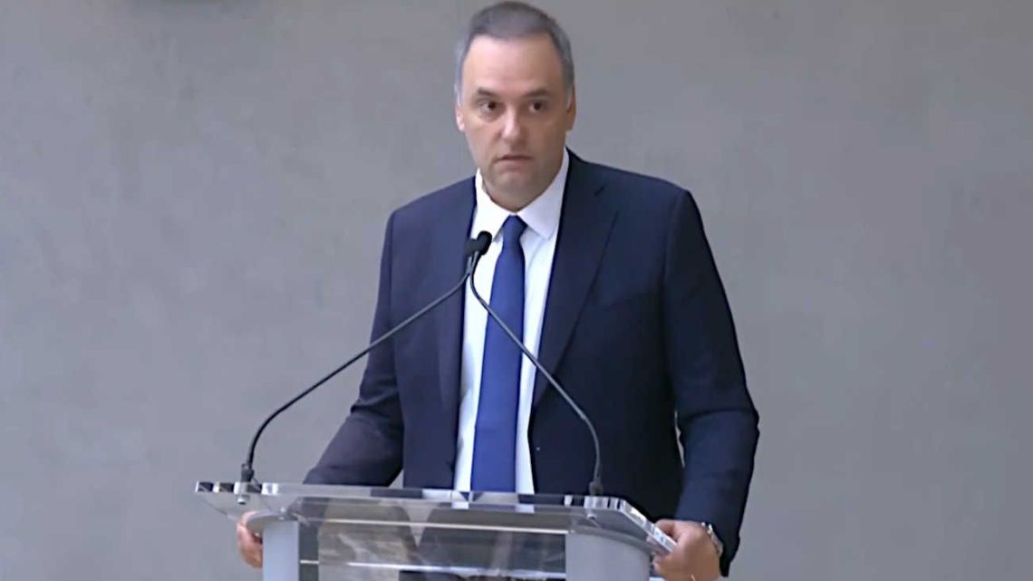 Giacobbe definió a Adorni como “el cepillo de dientes” en la pelea política interna