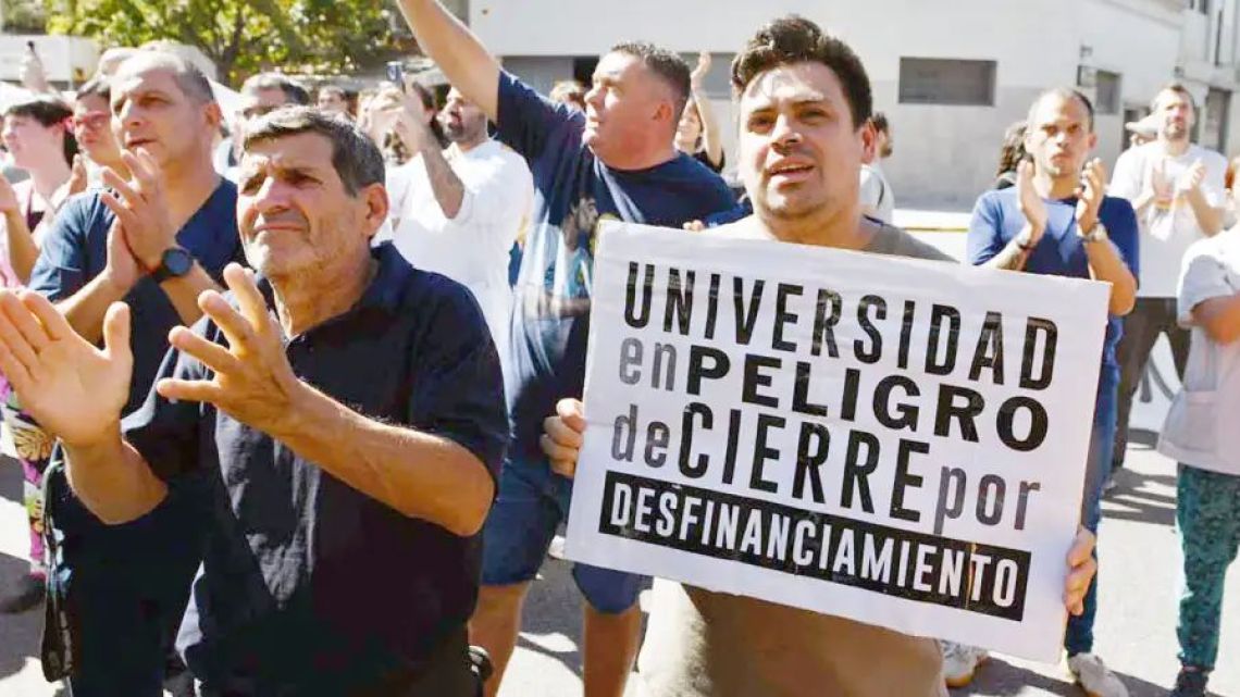 El Gobierno debe pagar 2,5 billones a las universidades y enfrenta protestas por incumplimiento presupuestario