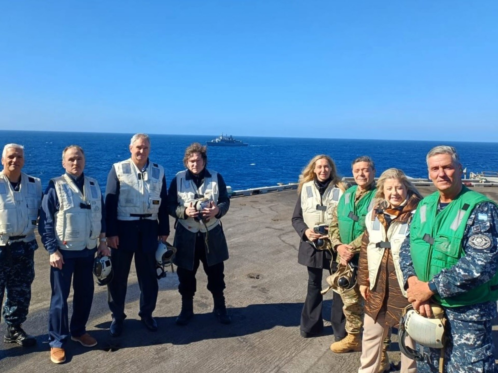 Relaciones militares con Estados Unidos: del Kitty Hawk “menemista” al portaaviones nuclear en tiempos de Milei