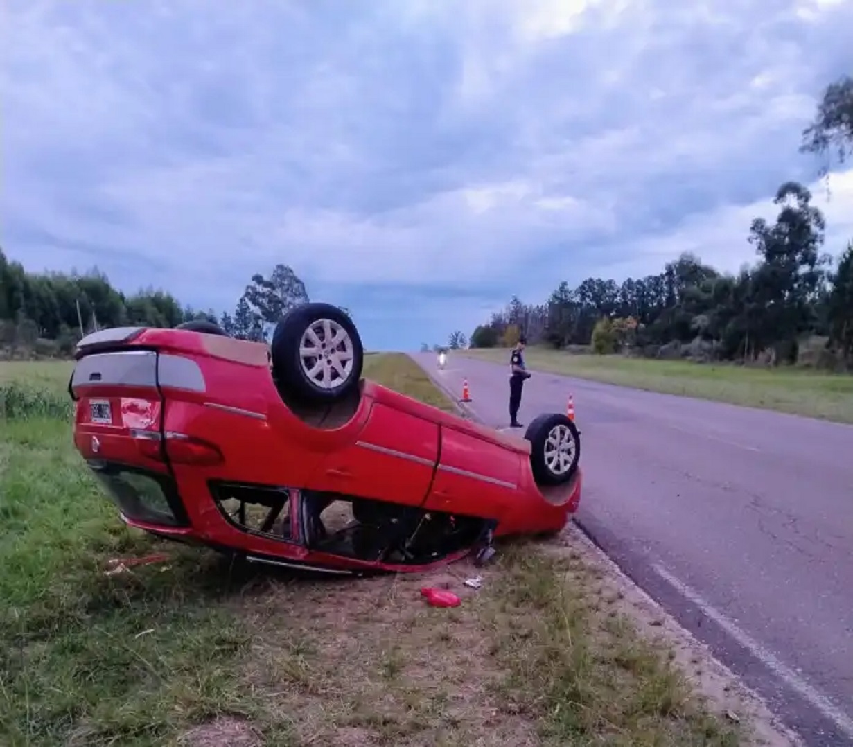 Un auto volcó y sus ocupantes fueron trasladados al hospital Masvernat – Noticias