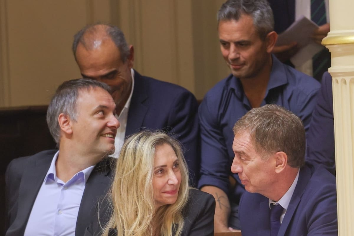 Planes para 2027. El Gobierno busca cambiar la boleta única de papel para que los gobernadores no desdoblen sus elecciones