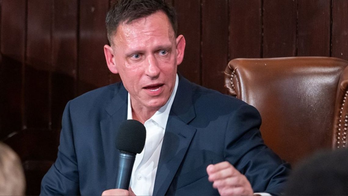 Peter Thiel llega a Argentina con inversiones, influencia política y guiños al modelo de Milei
