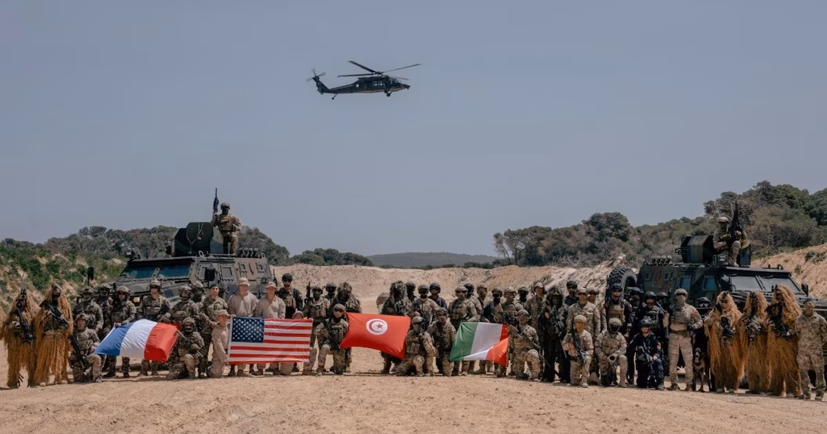 Militares de distintos países buscan a dos soldados estadounidenses desaparecidos en la costa de Marruecos