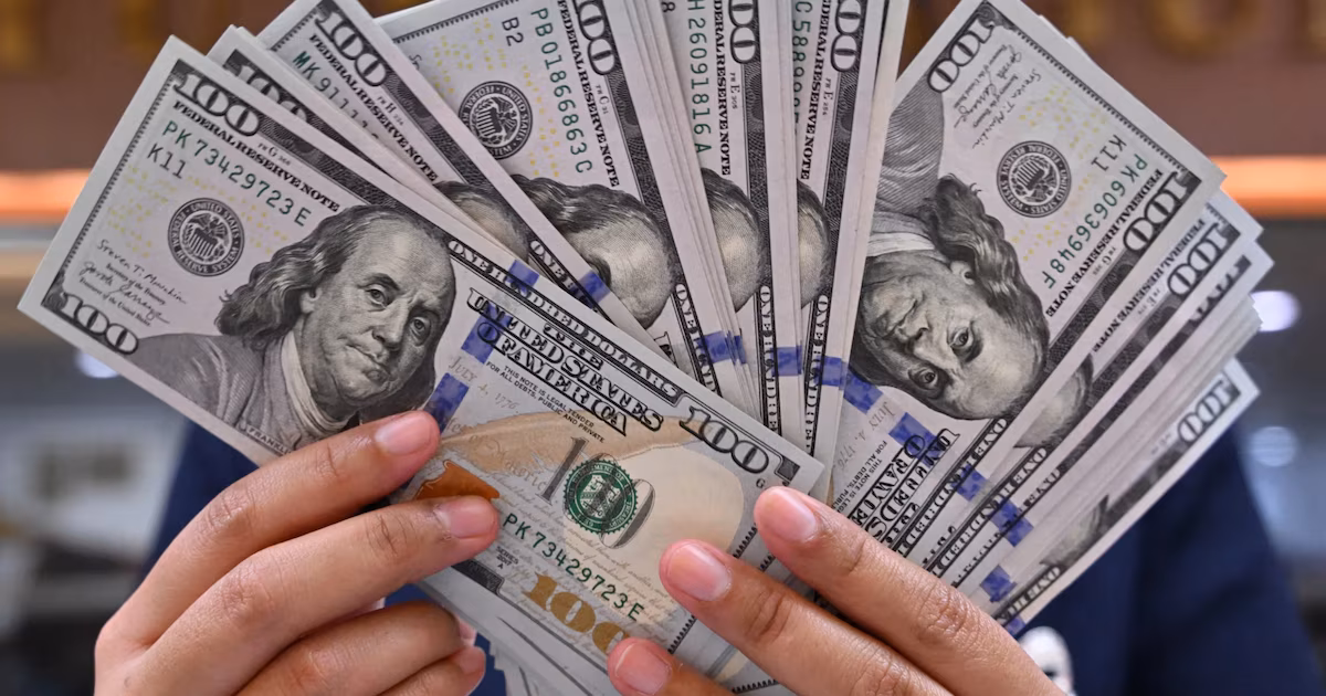 Boom de emisiones de deuda: el Gobierno y las empresas buscan captar los dólares depositados en los bancos