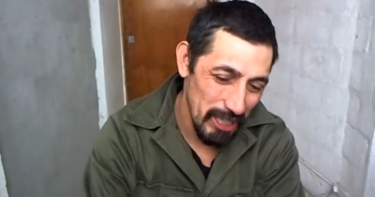 El mapuche Jones Huala lleva dos semanas de huelga de hambre y su mamá se acoplará a la medida de fuerzaEste lunes el líder de la Resistencia Ancestral Mapuche (RAM) Facundo Jones Huala cumple dos semanas de huelga de hambre. Su mamá anunció que iniciará una medida de fuerza similar en los próximos días. Pide que autoricen a su hijo el traslado a una cárcel cercana a Bariloche