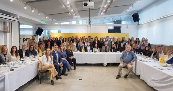 Eco amarillo "Voy a volver a cantar": Macri reunió al PRO y dejó sonar su regreso