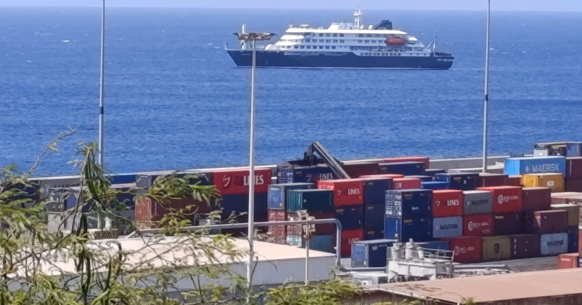De qué nacionalidades son las 149 personas a bordo del crucero donde hubo muertes y contagios de hantavirus