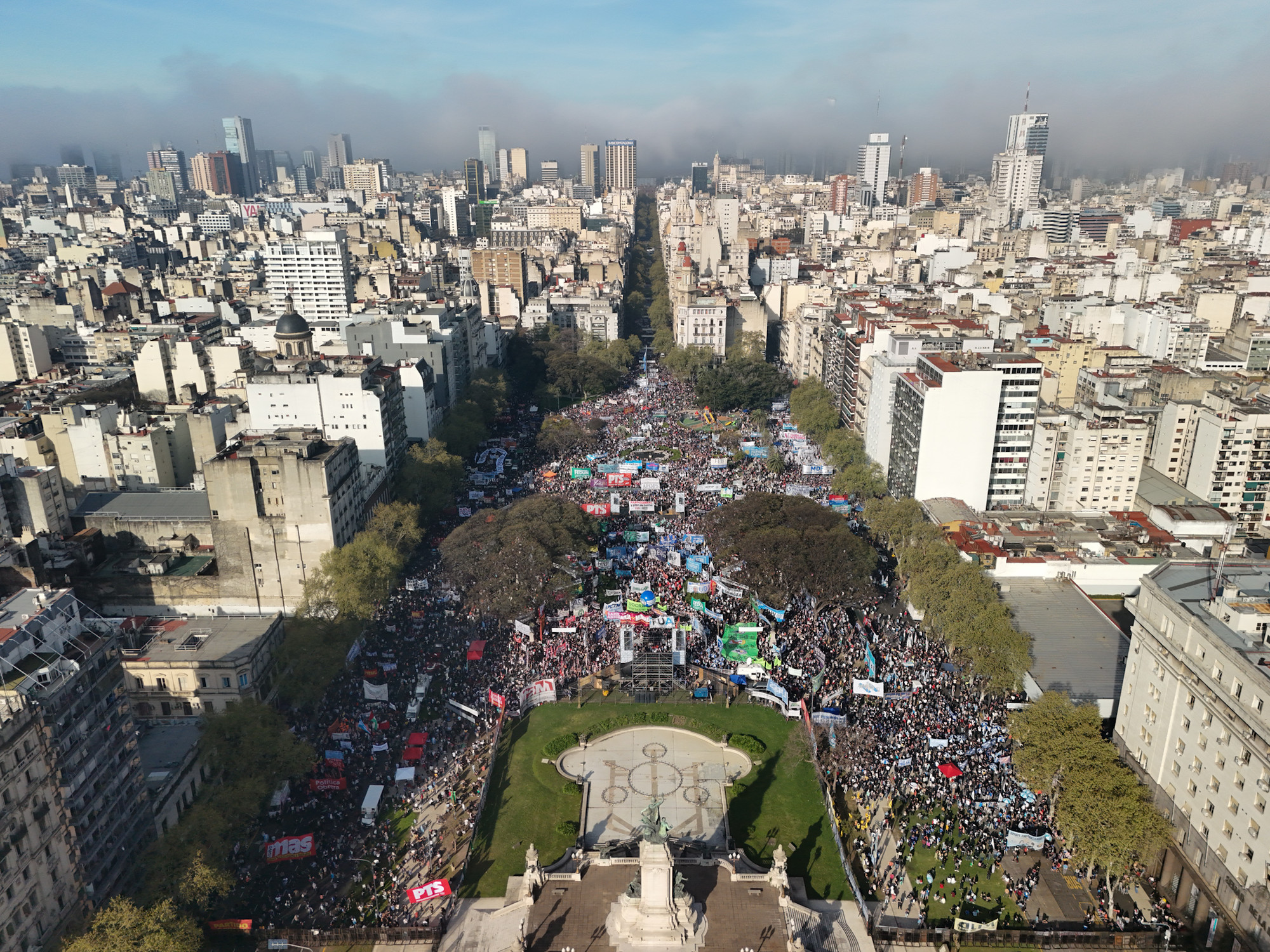 Cuarta marcha universitaria contra la gestión Milei: renovada presión contra el ajuste y amplio respaldo de la oposición