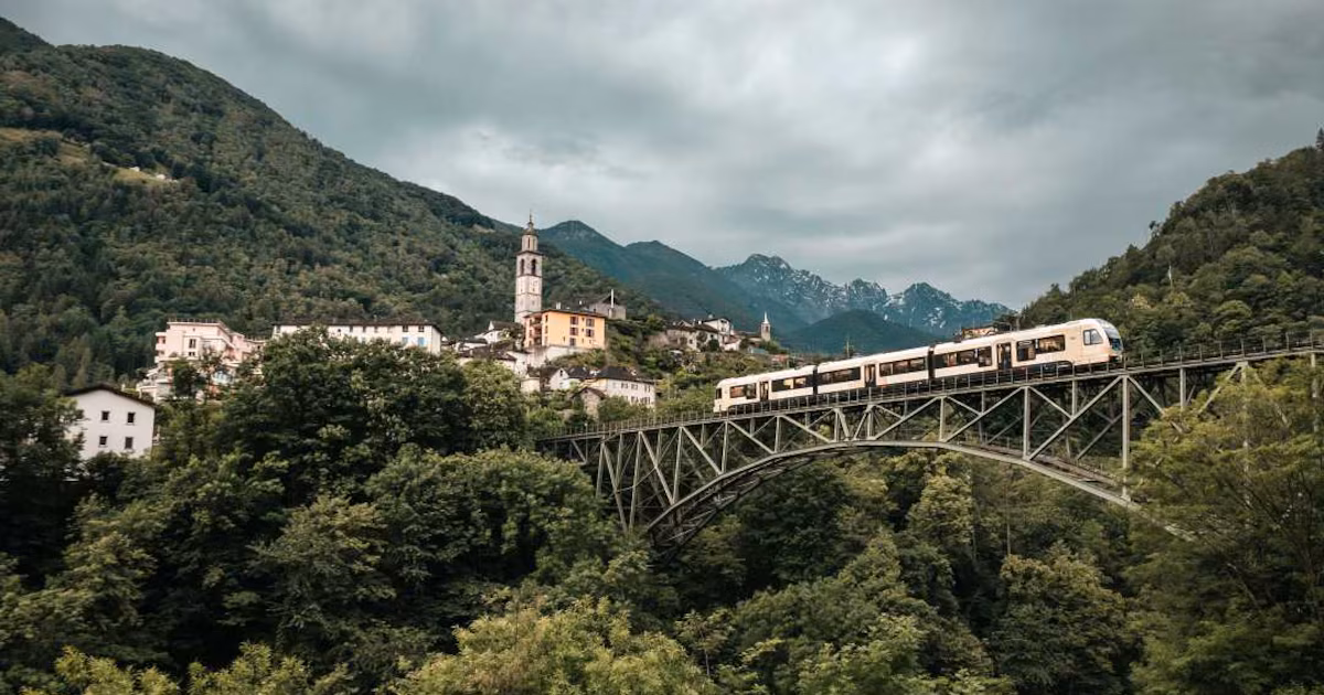 Pueblos sin coches, trenes clásicos y cascadas: la ruta menos conocida de Europa que sorprende en cada estación