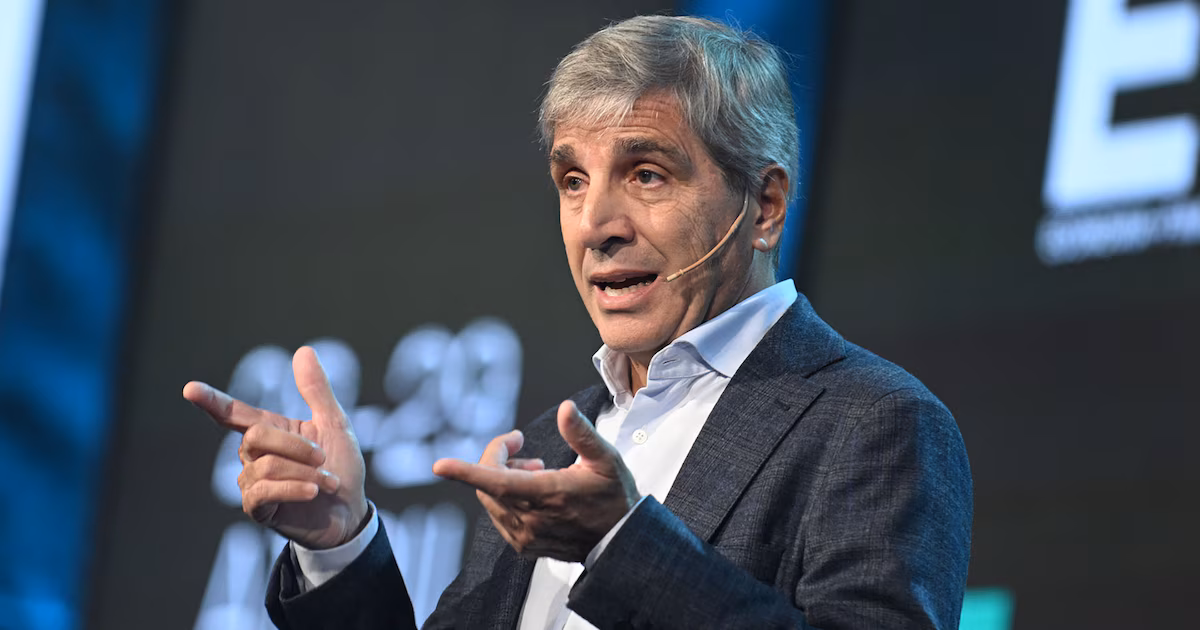 Caputo reconoció poco margen para más recortes: apuesta al crecimiento y al empleo formal para sostener el superávit fiscal